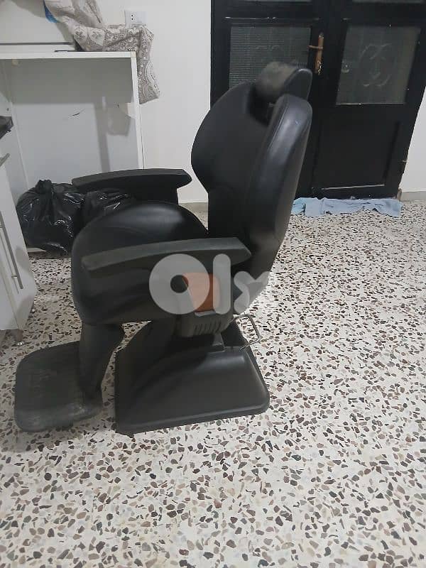 صالون حلاقة كامل للبيع 1