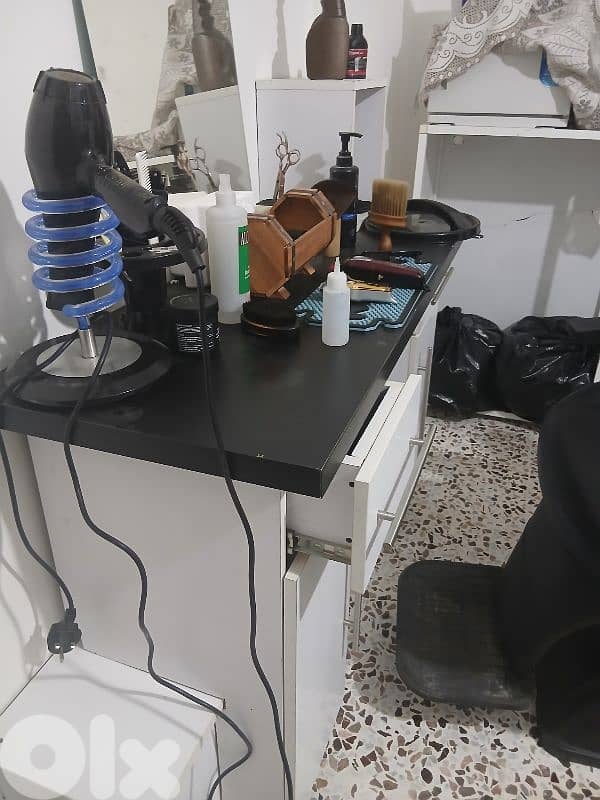 صالون حلاقة كامل للبيع 4