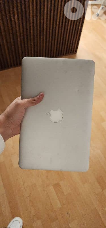 Apple Machook Air 2011 1