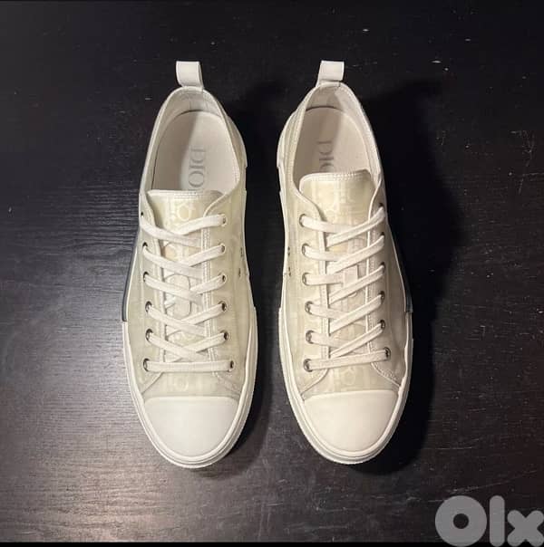 Christian Dior  B23 2