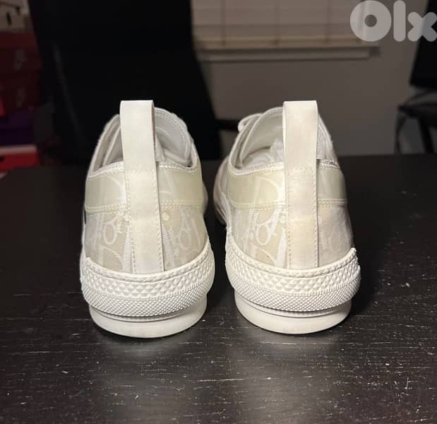 Christian Dior  B23 3