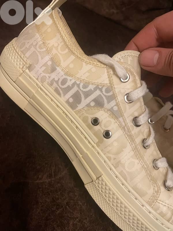 Christian Dior  B23 4