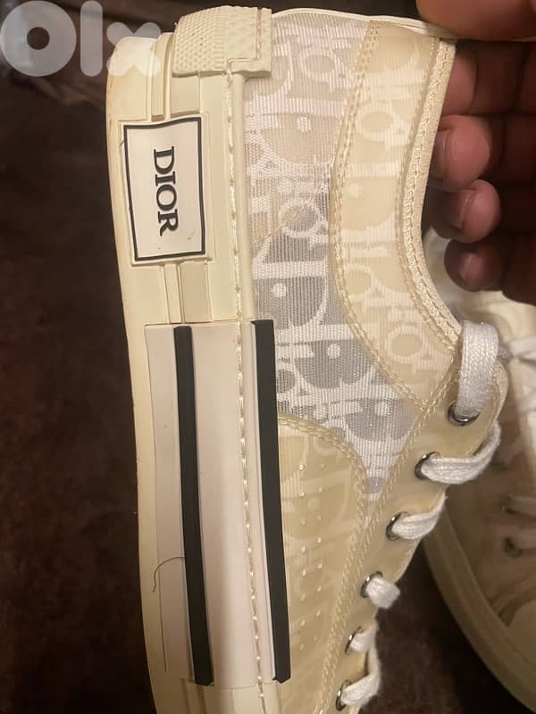 Christian Dior  B23 6