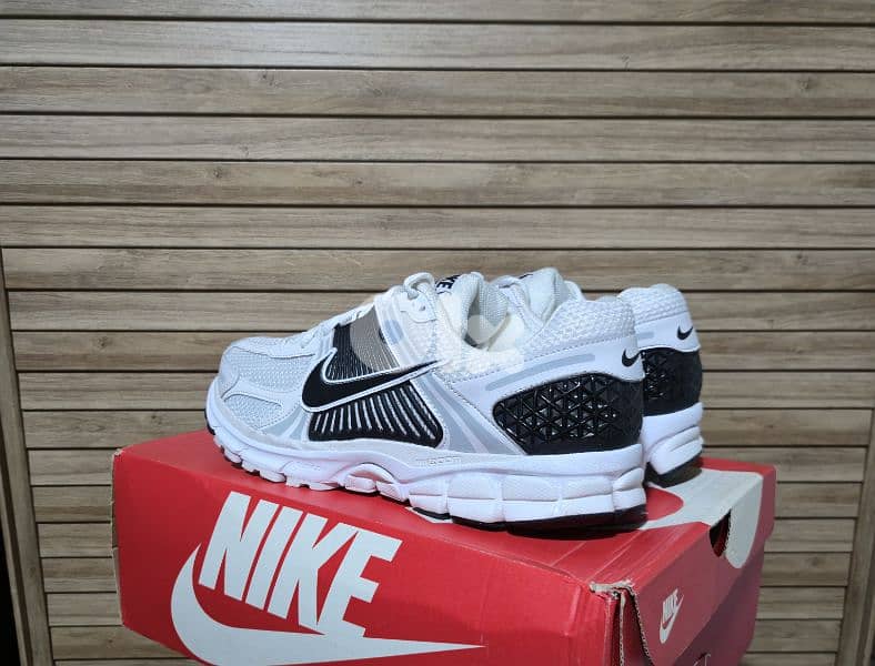 Nike Vomero 5 White/black 1
