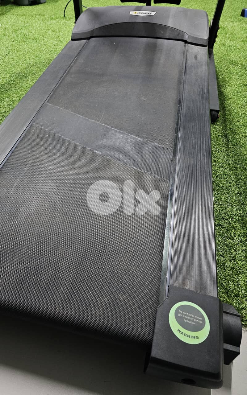 Treadmill with a vibration belt attachment - مكنة مشي 2