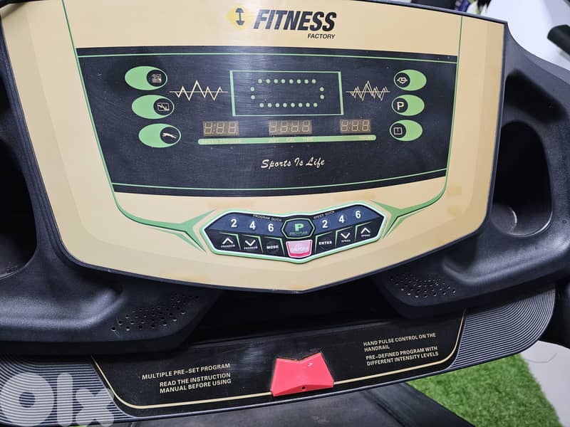 Treadmill with a vibration belt attachment - مكنة مشي 3