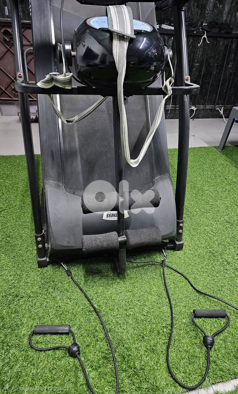 Treadmill with a vibration belt attachment - مكنة مشي 4