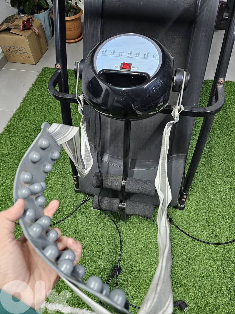Treadmill with a vibration belt attachment - مكنة مشي 5