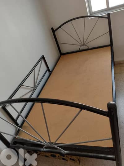 تخت مفرد حديد