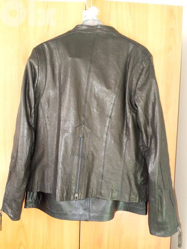 انسامبل جلد أصلي اسود جاكيت وتنورةsize 44 46 2