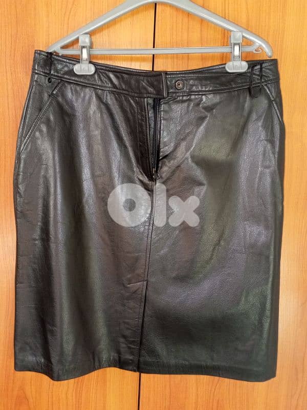 انسامبل جلد أصلي اسود جاكيت وتنورةsize 44 46 3
