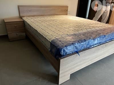 تخت مجوز مع وحده كمود جديدة من المعمل بافضل الاسعار