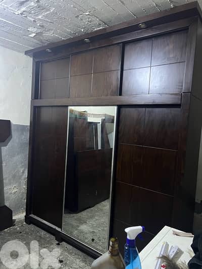 غرفة نوم ملبسة قشرة سنديان مستعملة شبه جديدة