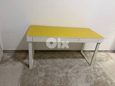 Glass & Alaminium Desk