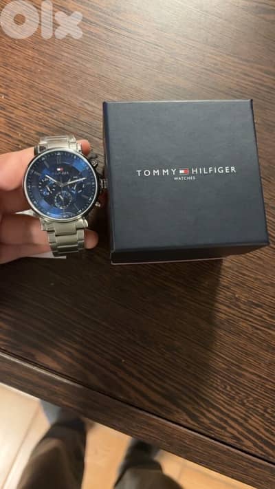 tommy watch new for only 140$