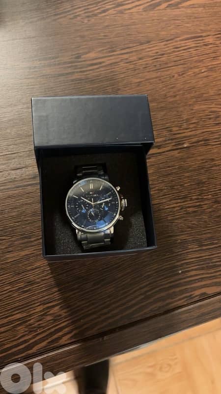tommy watch new for only 140$ 2