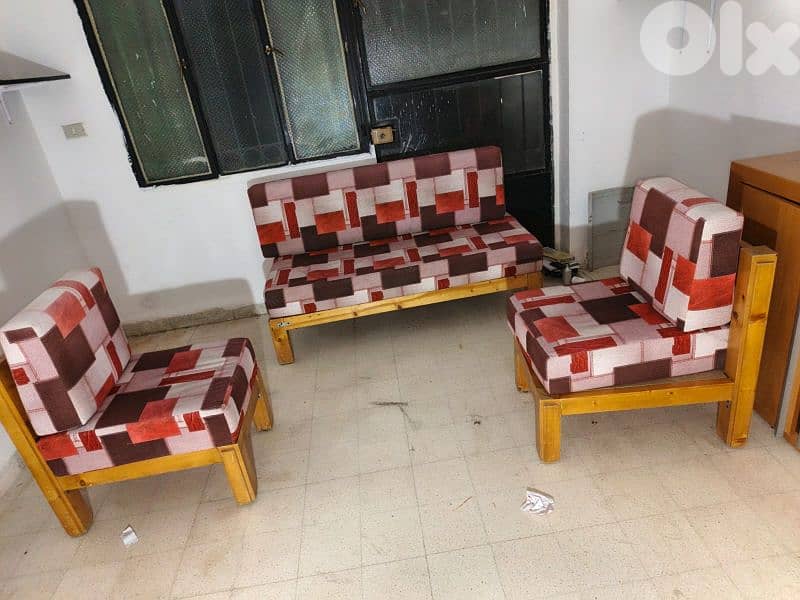 طقم خشب ٣قطع شبه جديد 1