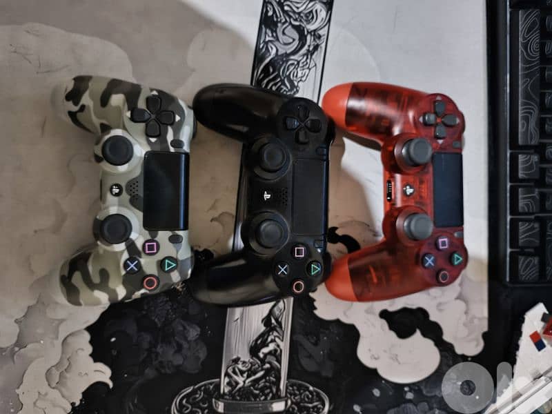 ps4 3 controllers and 5 cds 2