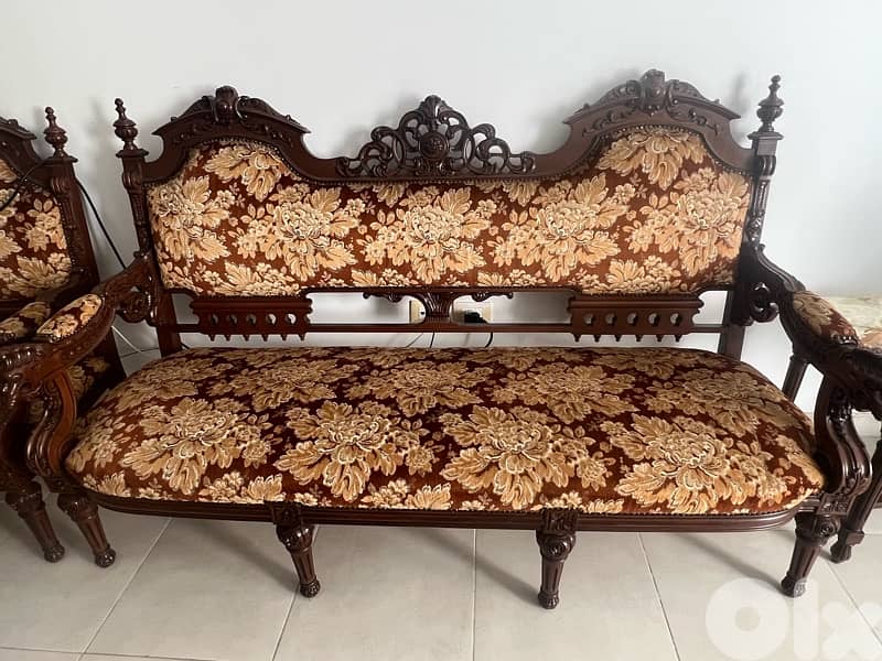 Classic antique style living room set 2