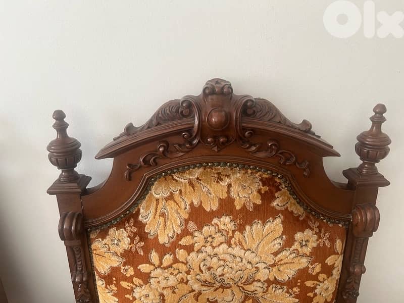 Classic antique style living room set 5