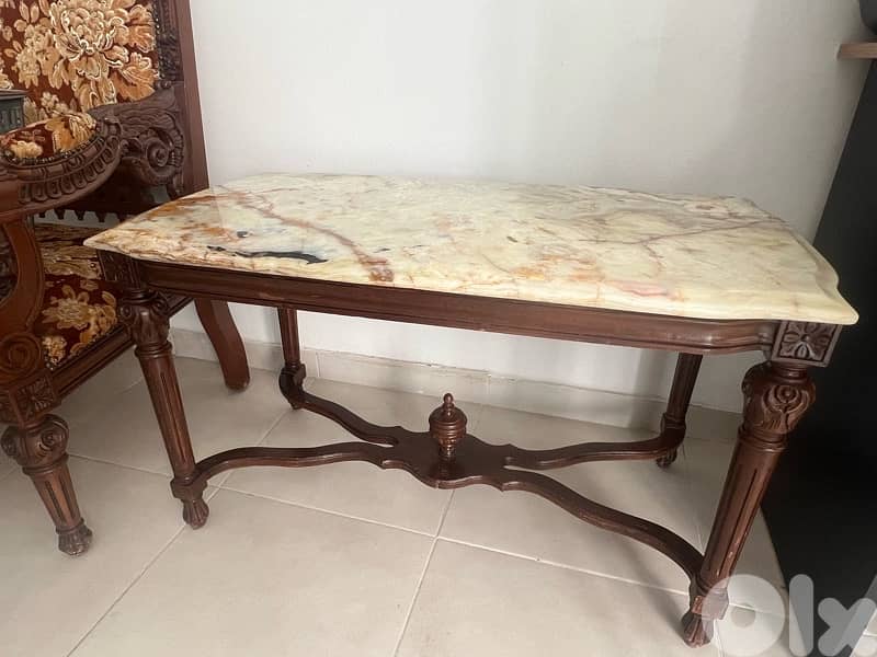 Classic antique style living room set 7