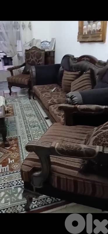 صالون للبيع