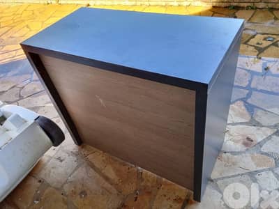 stands and boutique desk