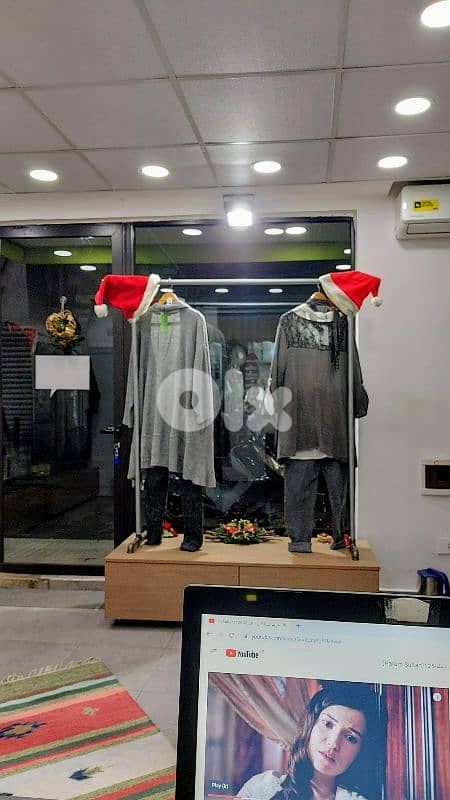 stands and boutique desk 2