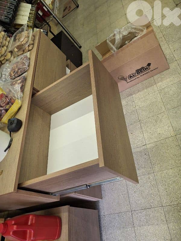 stands and boutique desk 4