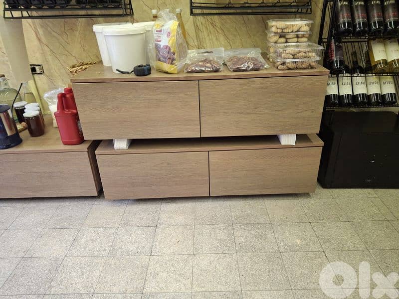 stands and boutique desk 5