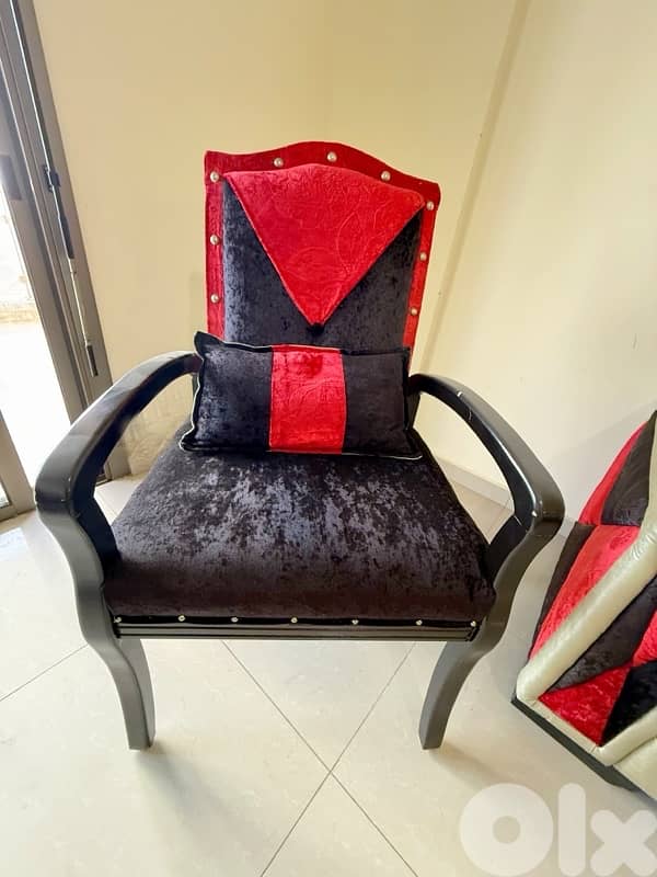 قعدة  شبه جديدة 1