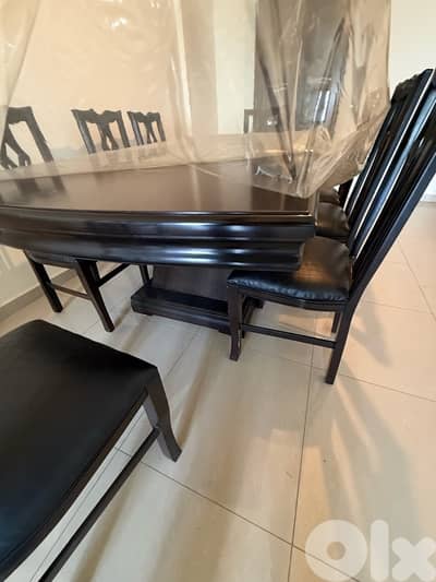 طاولة سفرة و ٨ كراسي ودريسوار