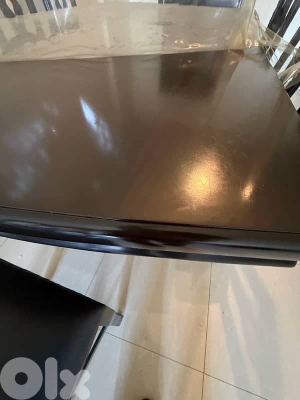 طاولة سفرة و ٨ كراسي ودريسوار 2