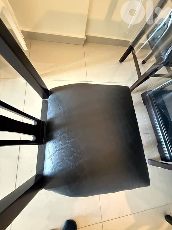 طاولة سفرة و ٨ كراسي ودريسوار 3