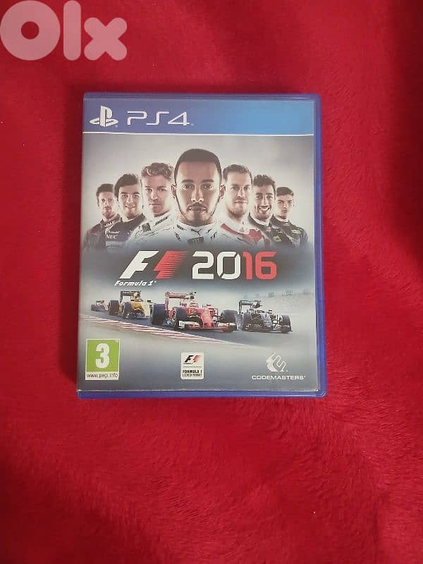 ps4 slim 1tb + 2 controllers + charging station + 1 CD 1