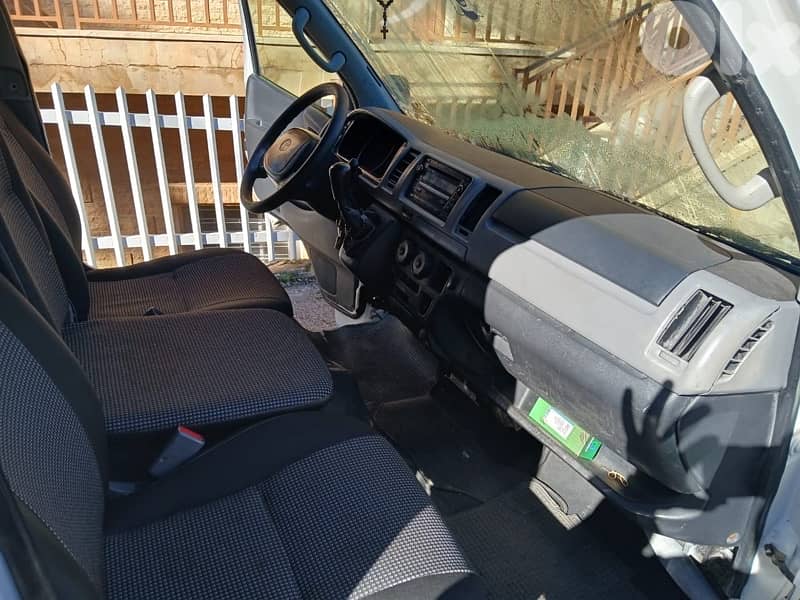 Toyota Hiace 2006 6