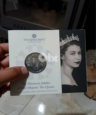 Rare queen Elizabeth medaL big size 4 cm New قلادة من النوادر  بل علبة