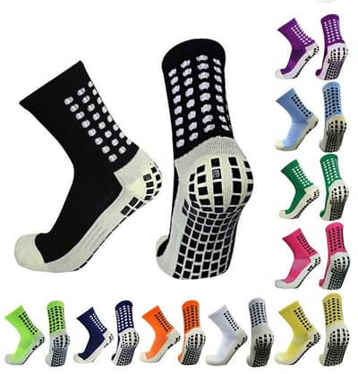 grip socks كلسات غريب سوكس سيليكون  عدد 3  بي $10
