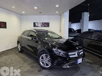 2015 Mercedes GLA 250 4 Matic Black/Black Clean Carfax Like New!