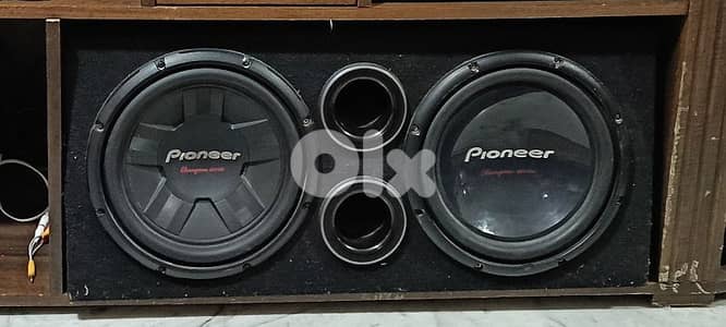 bass pioneer dual woofer 12"  1400 watts x 2
