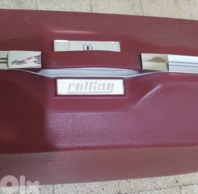 شنطة  سفر  قديم  كتير  نضيف  شبه  جديد  ماركة  رولينغ ٢٠ دولار  بيروت