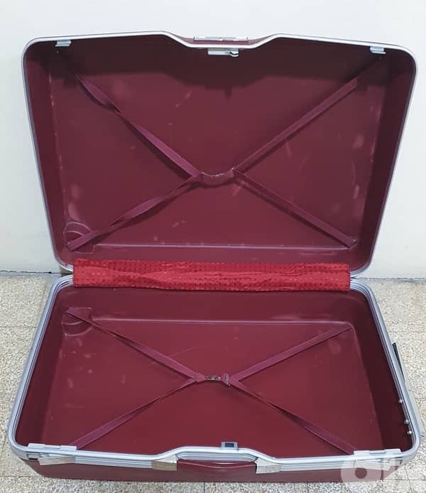 شنطة  سفر  قديم  كتير  نضيف  شبه  جديد  ماركة  رولينغ ٢٠ دولار  بيروت 2