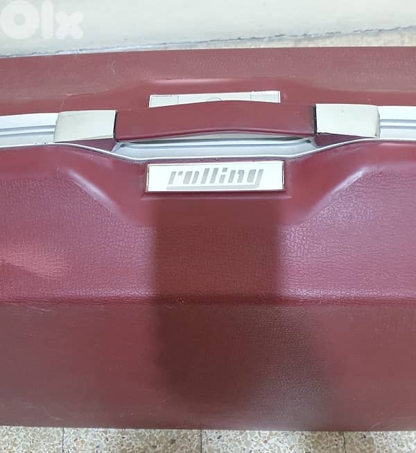 شنطة  سفر  قديم  كتير  نضيف  شبه  جديد  ماركة  رولينغ ٢٠ دولار  بيروت 4