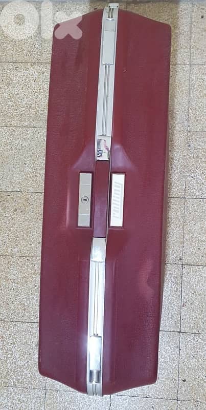 شنطة  سفر  قديم  كتير  نضيف  شبه  جديد  ماركة  رولينغ ٢٠ دولار  بيروت 9