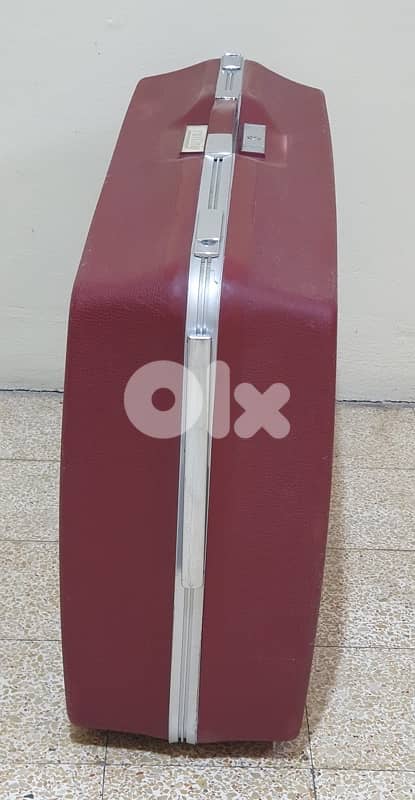 شنطة  سفر  قديم  كتير  نضيف  شبه  جديد  ماركة  رولينغ ٢٠ دولار  بيروت 10