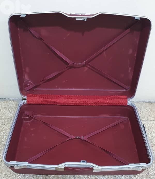 شنطة  سفر  قديم  كتير  نضيف  شبه  جديد  ماركة  رولينغ ٢٠ دولار  بيروت 13