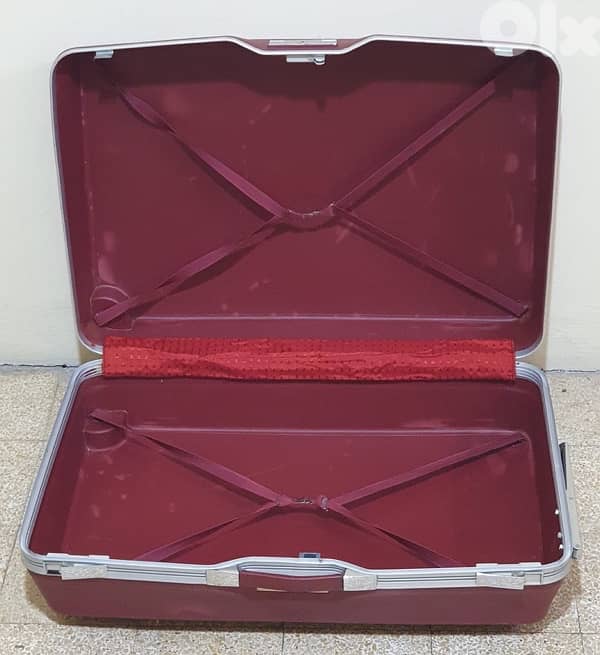 شنطة  سفر  قديم  كتير  نضيف  شبه  جديد  ماركة  رولينغ ٢٠ دولار  بيروت 16