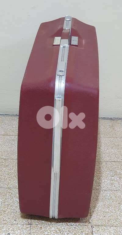 شنطة  سفر  قديم  كتير  نضيف  شبه  جديد  ماركة  رولينغ ٢٠ دولار  بيروت