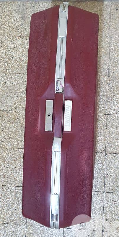 شنطة  سفر  قديم  كتير  نضيف  شبه  جديد  ماركة  رولينغ ٢٠ دولار  بيروت 2