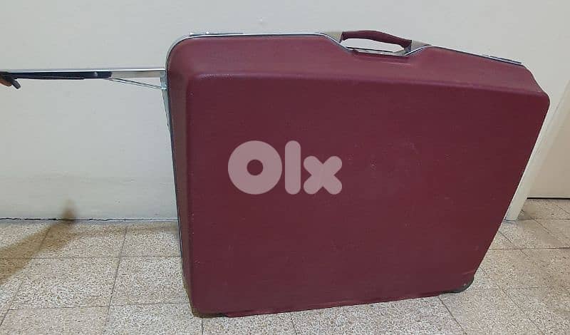 شنطة  سفر  قديم  كتير  نضيف  شبه  جديد  ماركة  رولينغ ٢٠ دولار  بيروت 5